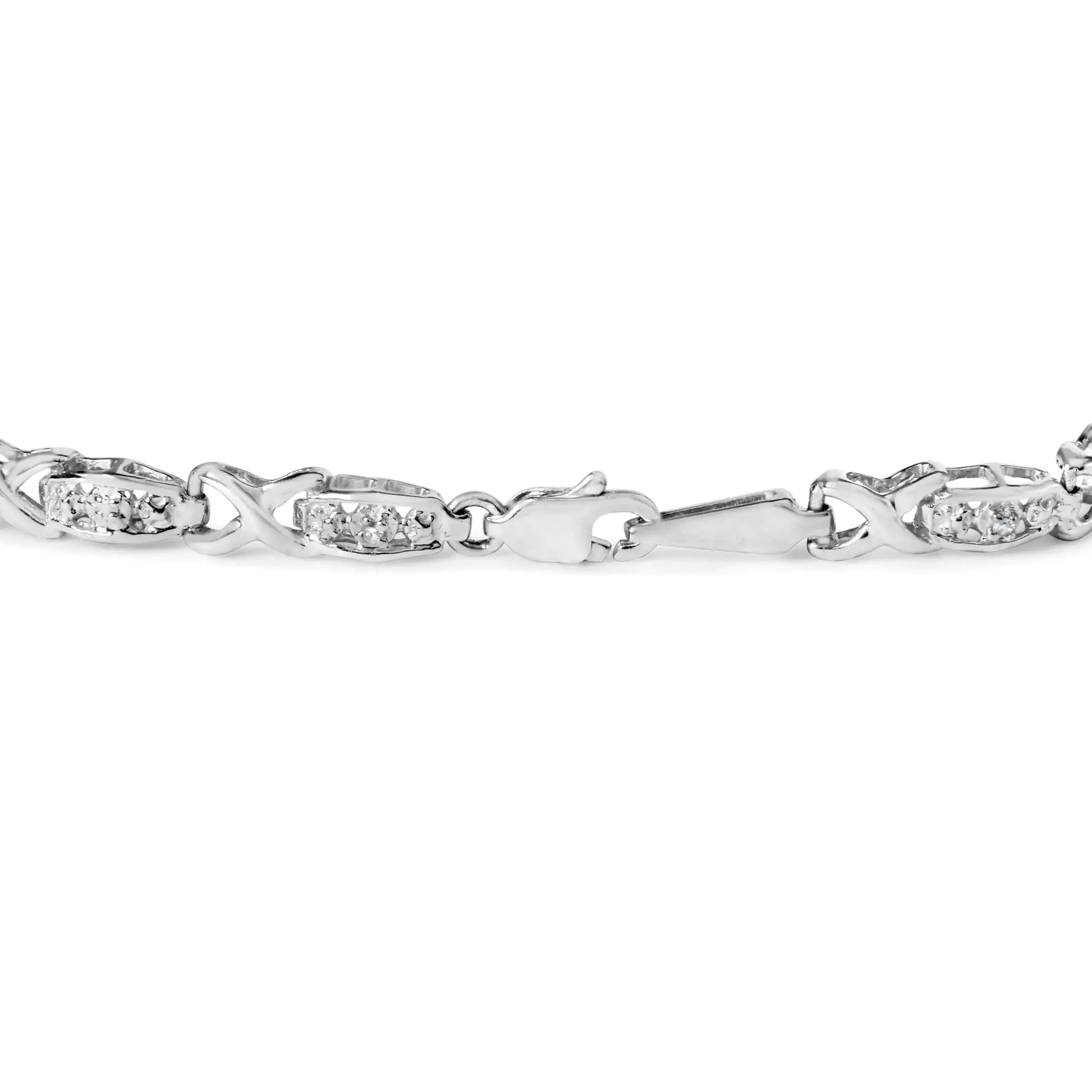 10K White Gold Diamond Accent "X" Link 7" Bracelet (I-J Color, I2-I3 Clarity) - Coeur Lumiere de tendresse