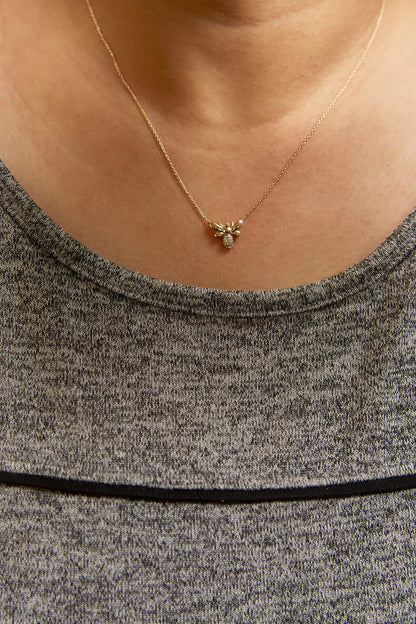 10K Yellow Gold Diamond Accented Bumble Bee Pendant 18" Inch Necklace (H-I Color, I1-I2 Clarity) - Coeur Lumiere de tendresse